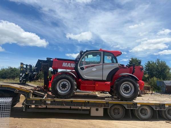 Manitou teleporter on a low loader
