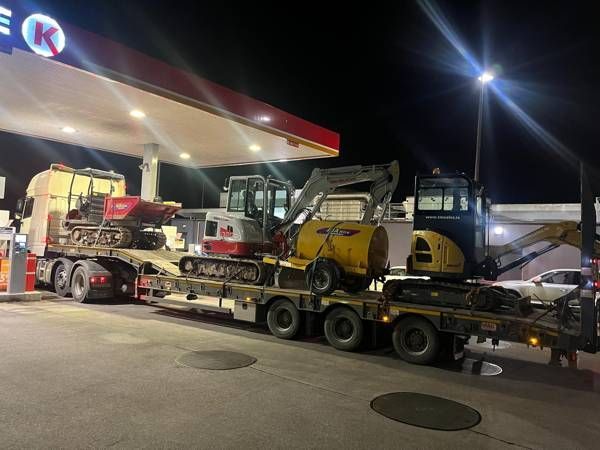 Low loader delivery at night